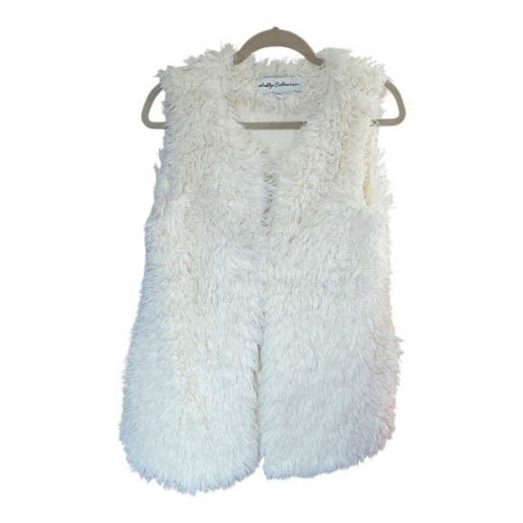 Sebby Collection Jackets & Blazers - Fluffy White Vest